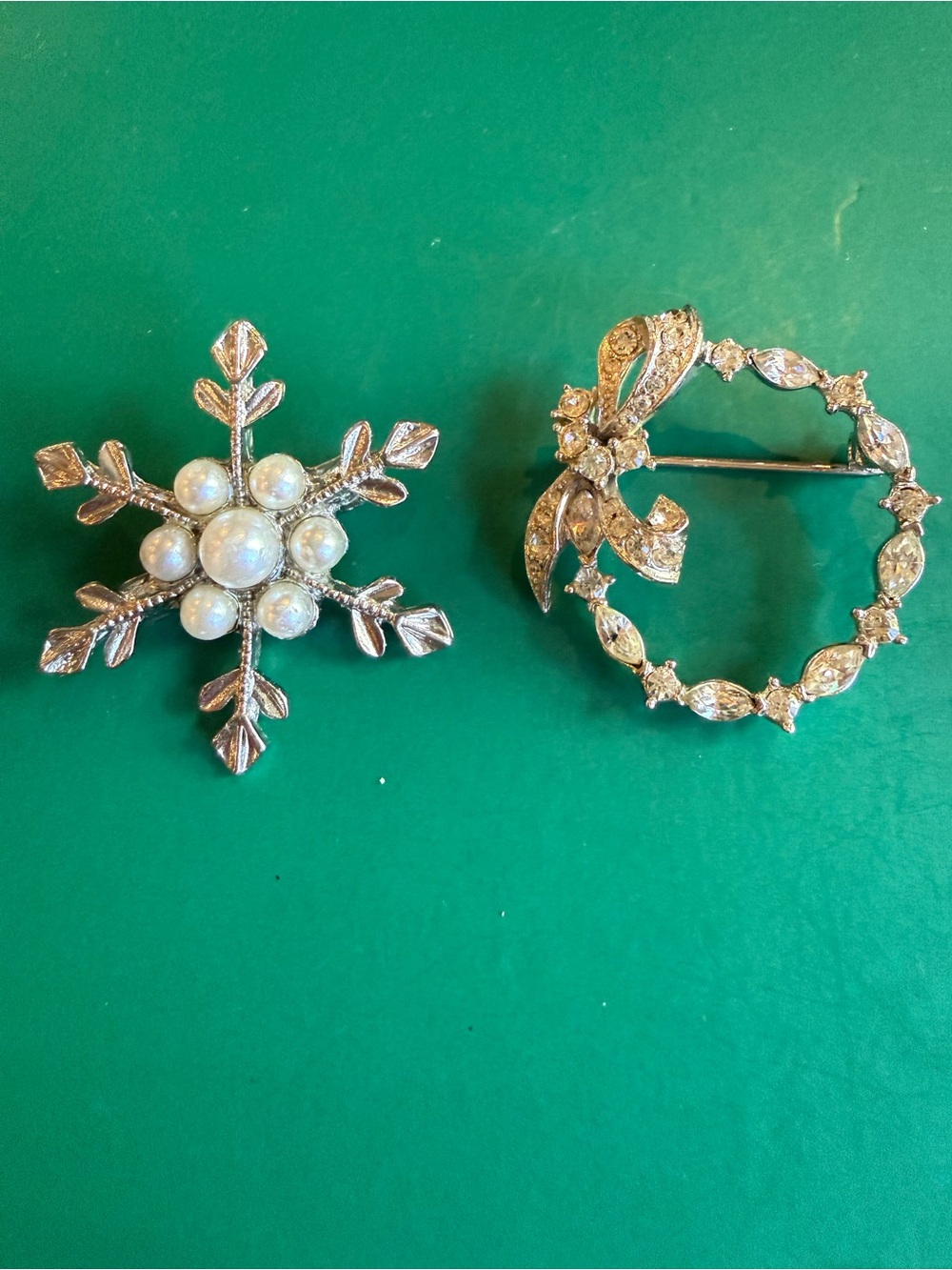 VTG Holiday Brooch Lot: Silver Rhinestone Wreath Bow & Pearl Snowflake Pins